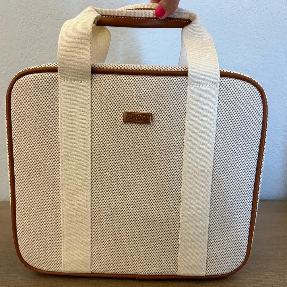 Never Used Stephanie Johnson Tropea Ivory ML Traveler Make Up bag!
